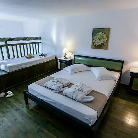 Apartment Athina & *